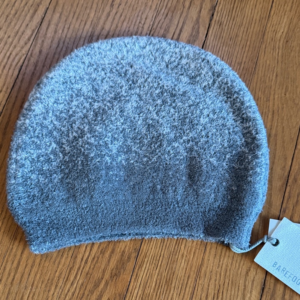 Barefoot Dreams beanie NWT